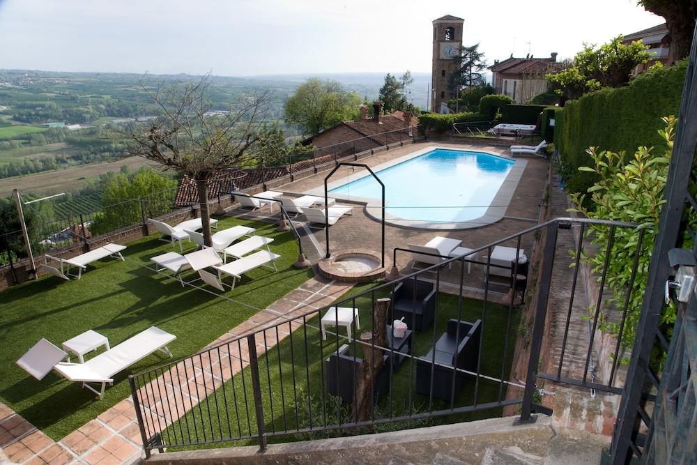 Hotel Castello Di Santa Vittoria Santa Vittoria d'Alba Luaran gambar