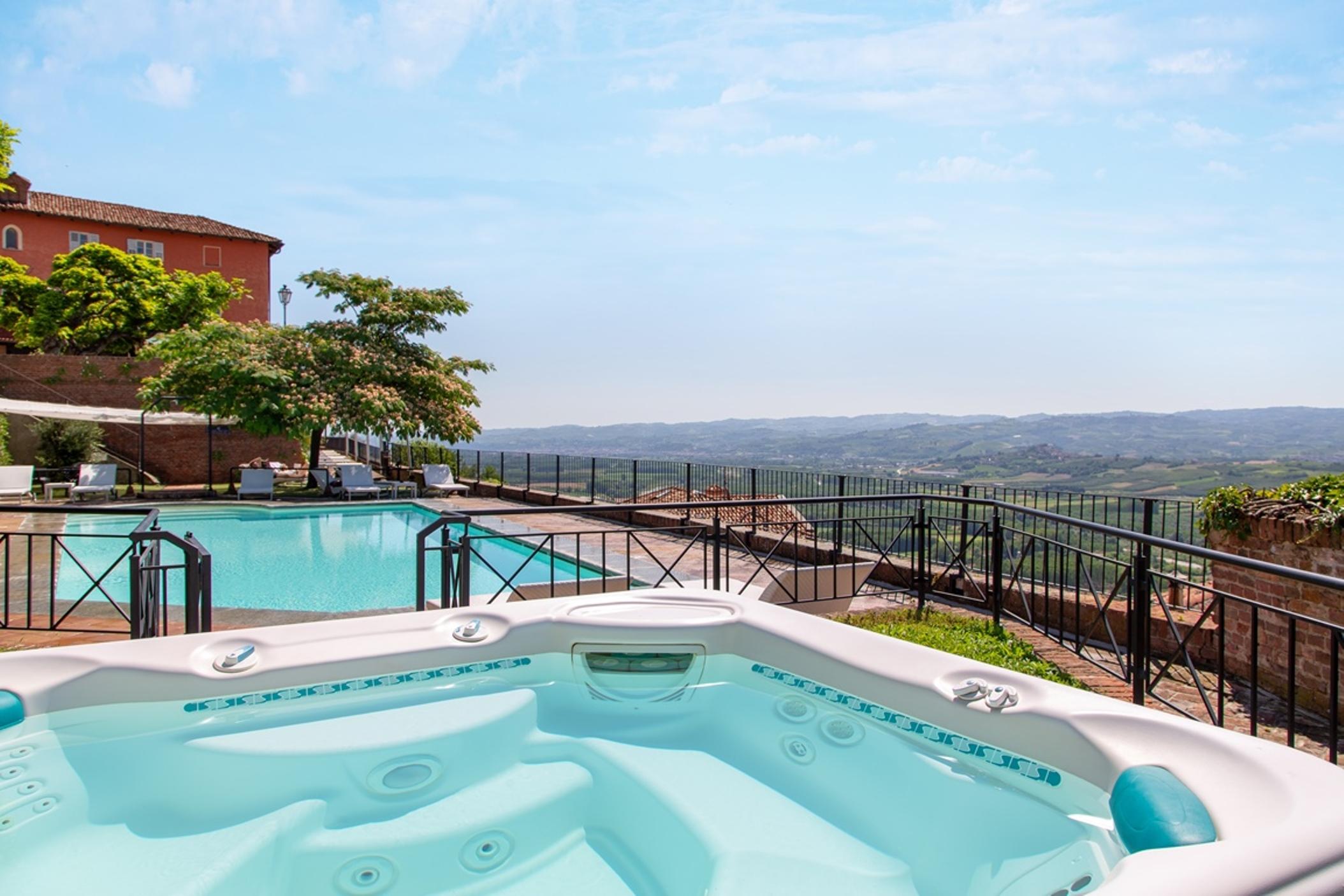 Hotel Castello Di Santa Vittoria Santa Vittoria d'Alba Luaran gambar